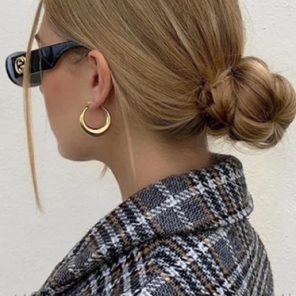 NWT 18k GOLD PLATED HOOP EARRINGS - Picture 1 of 5